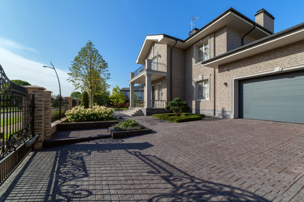 Trendy exterior home photo in Moscow