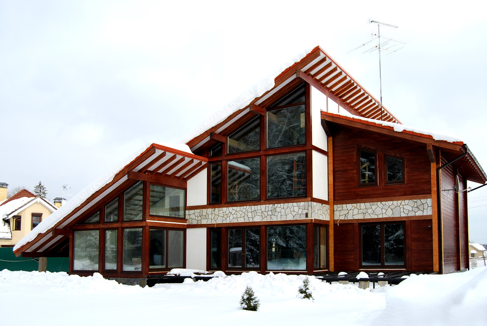 Ejemplo de fachada contemporánea de tamaño medio de dos plantas con tejado de un solo tendido
