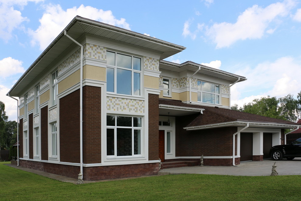 Стильный дизайн: большой, двухэтажный, белый частный загородный дом в стиле неоклассика (современная классика) с комбинированной облицовкой, плоской крышей и крышей из смешанных материалов - последний тренд