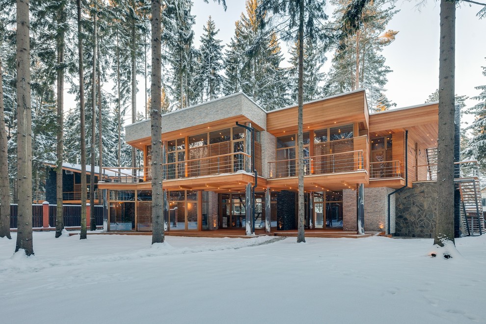 Источник вдохновения для домашнего уюта: двухэтажный, деревянный, коричневый дом в современном стиле с плоской крышей