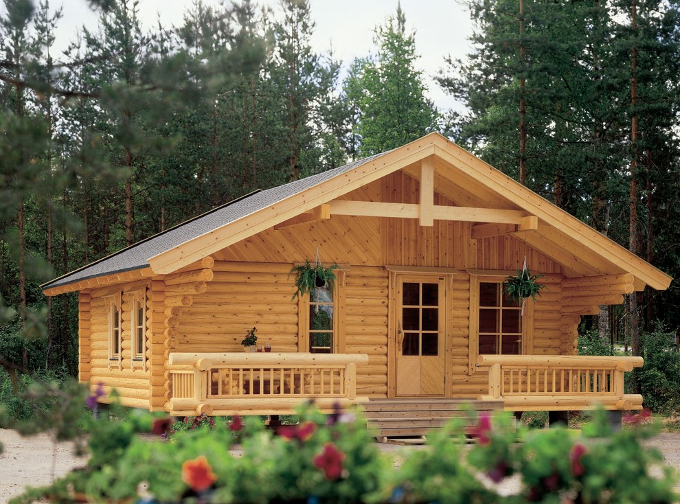 Источник вдохновения для домашнего уюта: одноэтажный, деревянный, коричневый частный загородный дом в стиле рустика с двускатной крышей
