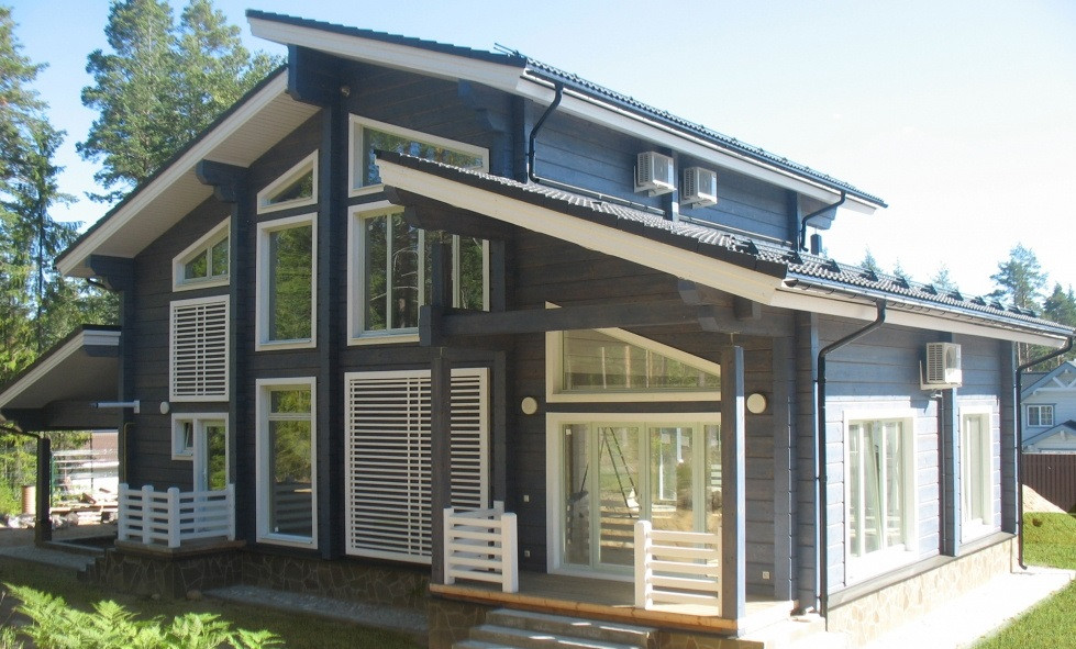 Источник вдохновения для домашнего уюта: двухэтажный, деревянный, синий частный загородный дом среднего размера в скандинавском стиле с односкатной крышей и металлической крышей