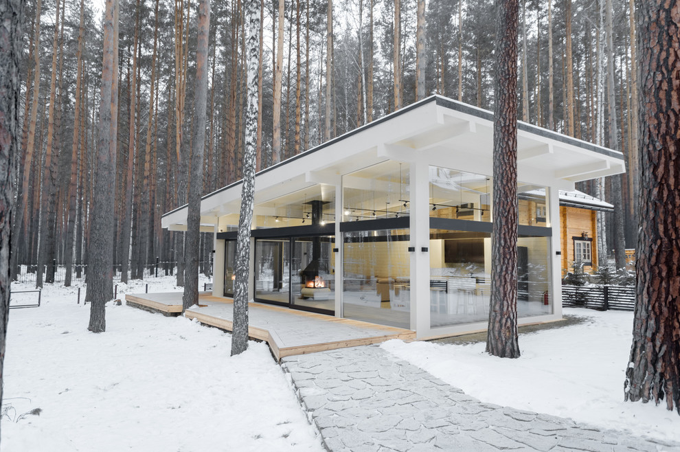 Inspiration for a large and white contemporary bungalow glass detached house in Yekaterinburg with a lean-to roof.