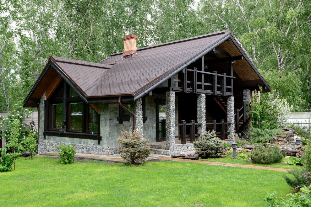 Inspiration for a large rustic house exterior in Novosibirsk.
