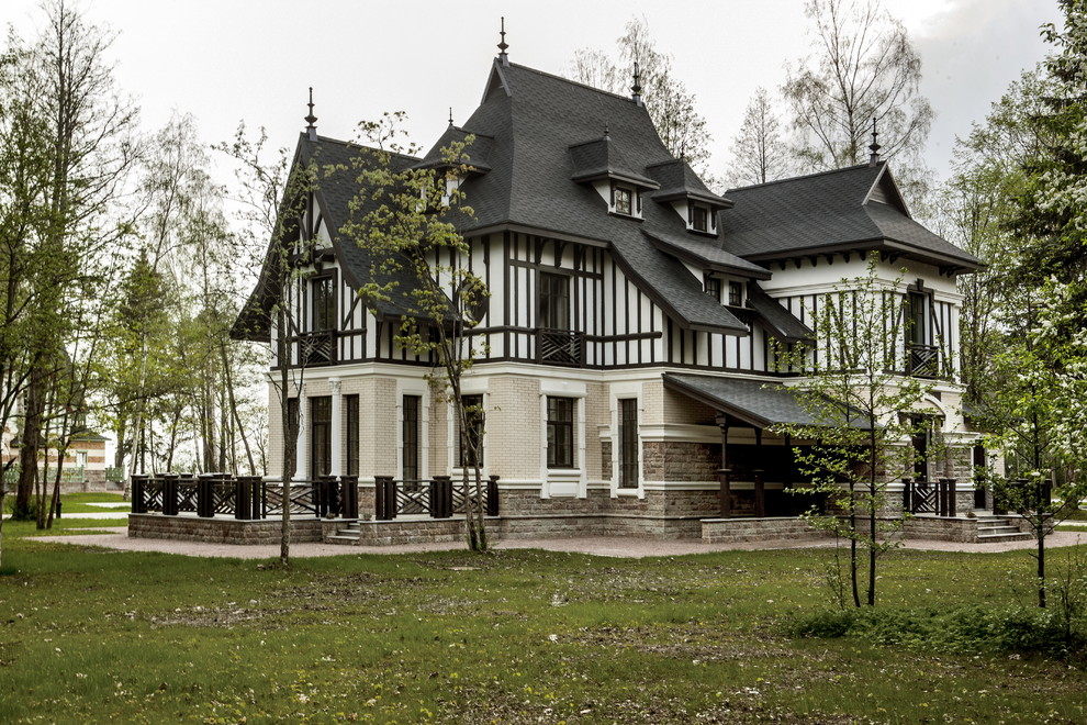 Dreistöckiges Klassisches Einfamilienhaus in Sankt Petersburg