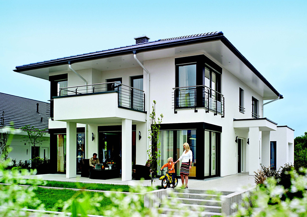 Photo of a white contemporary two floor house exterior in Moscow.