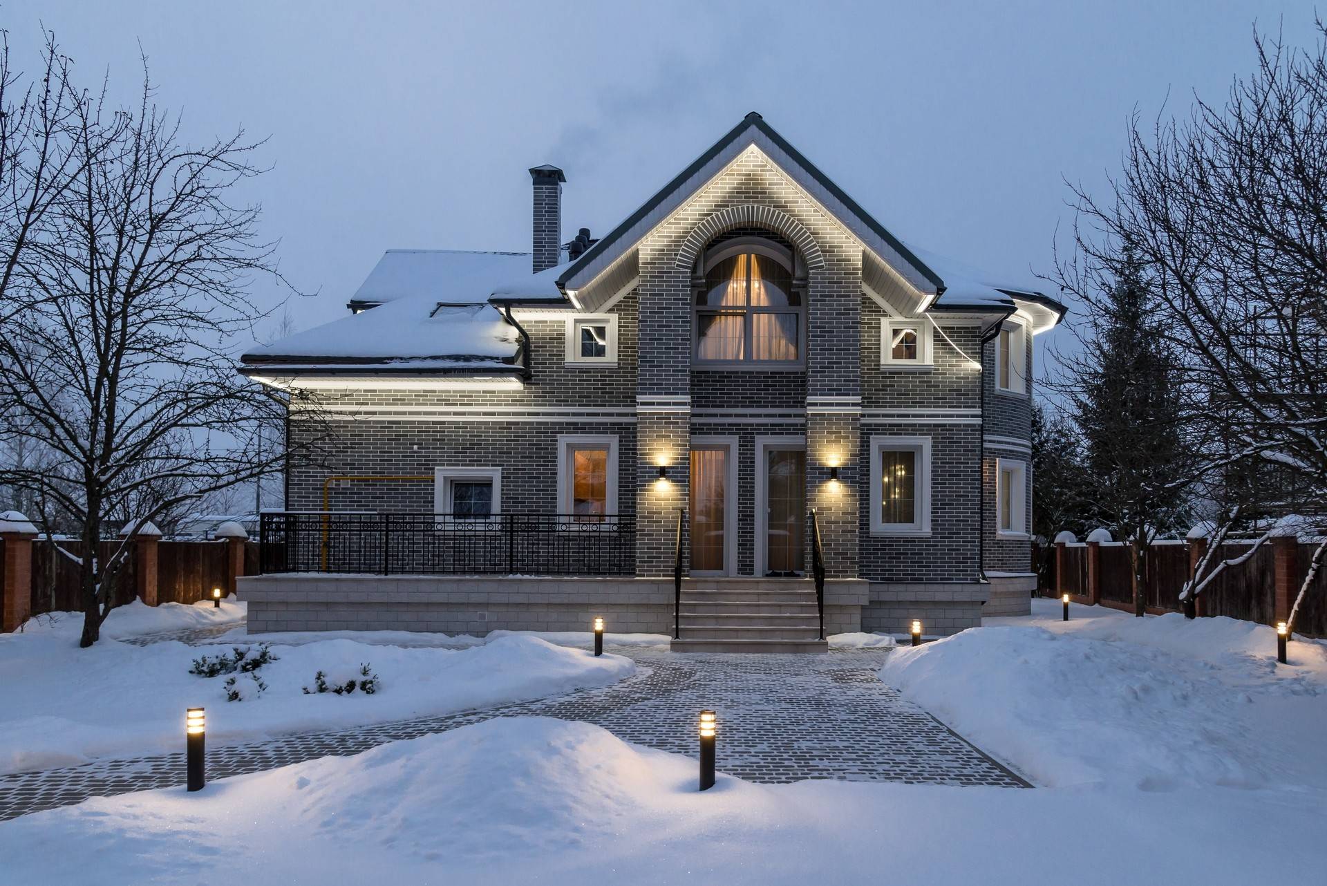 Цоколь дома – фото, идеи дизайна, примеры интерьеров и экстерьеров | Houzz  Россия