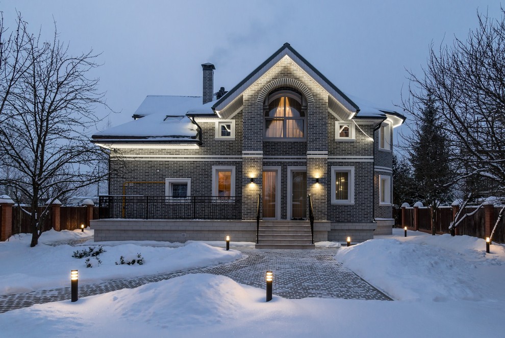 Design ideas for a medium sized industrial house exterior in Moscow.