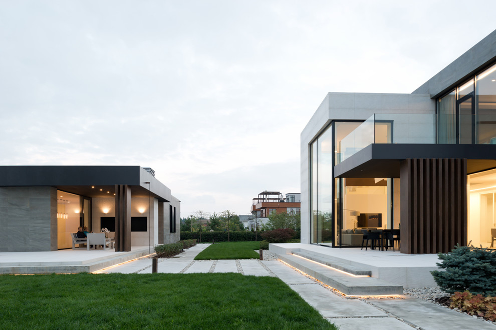 Idee per la facciata di una casa multicolore contemporanea a due piani di medie dimensioni con rivestimenti misti e tetto piano