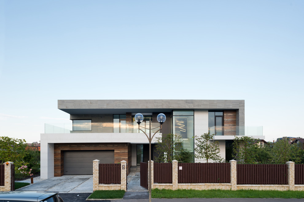 Inspiration for a medium sized contemporary house exterior in Moscow.