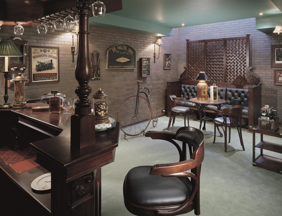 Свежая идея для дизайна: домашний бар в классическом стиле с зеленым полом и коричневой столешницей - отличное фото интерьера