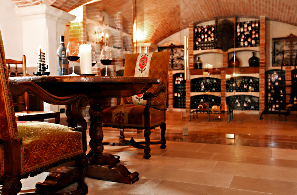 Источник вдохновения для домашнего уюта: большой домашний бар в стиле рустика с открытыми фасадами, деревянной столешницей и полом из терракотовой плитки