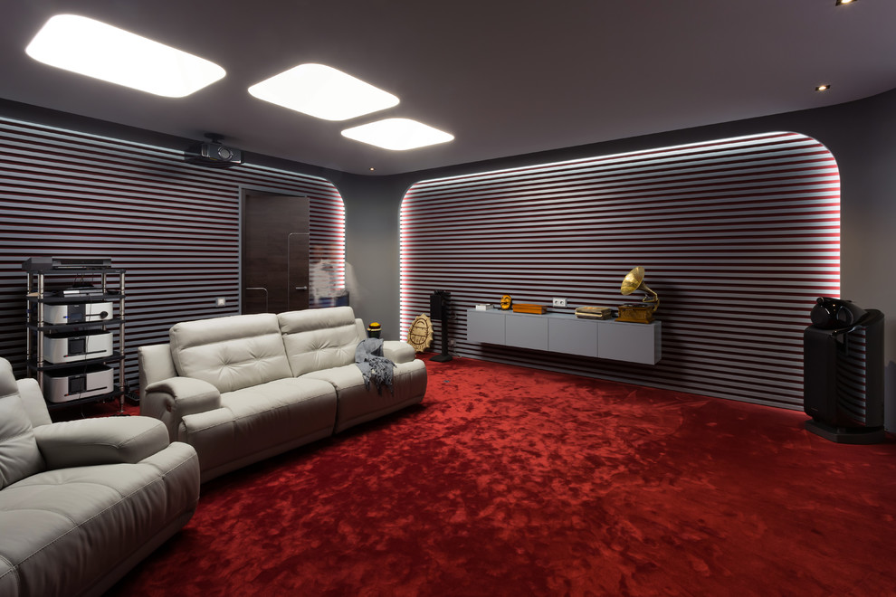 Источник вдохновения для домашнего уюта: домашний кинотеатр в современном стиле с серыми стенами, ковровым покрытием, красным полом и проектором