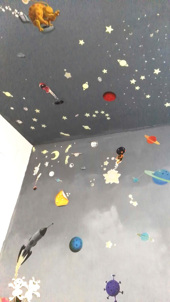 Inspiration för mellanstora moderna könsneutrala barnrum för 4-10-åringar och kombinerat med sovrum, med grå väggar, klinkergolv i porslin och grått golv