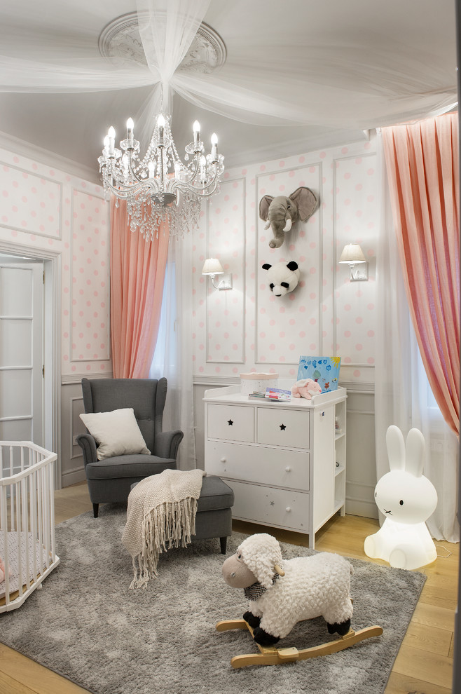 バルセロナにあるトラディショナルスタイルのおしゃれな赤ちゃん部屋の写真