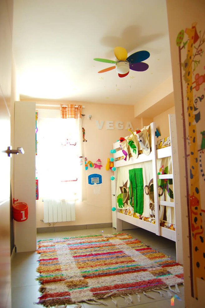 This is an example of a contemporary kids' bedroom in Seville.