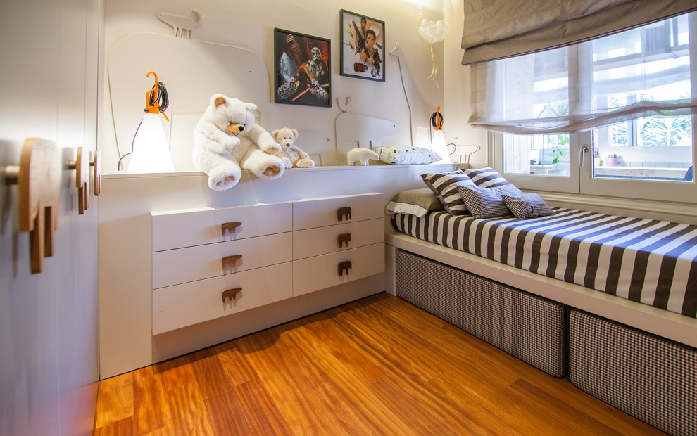 Inspiration for a contemporary kids' bedroom in Barcelona.