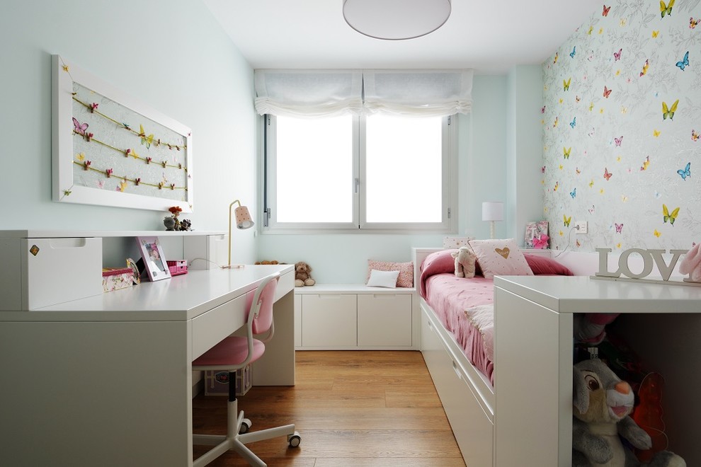 Exemple d'une chambre d'enfant romantique.