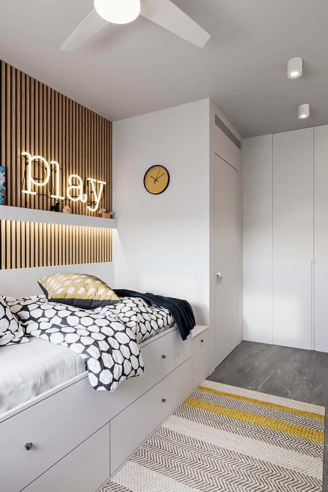 Cette image montre une petite chambre d'enfant de 1 à 3 ans minimaliste en bois avec un mur blanc, un sol en carrelage de porcelaine et un sol gris.