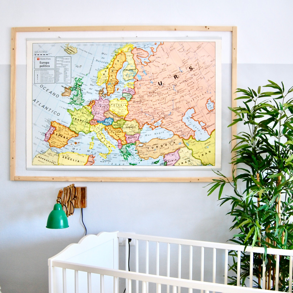 Inspiration for a scandinavian kids' room remodel in Malaga