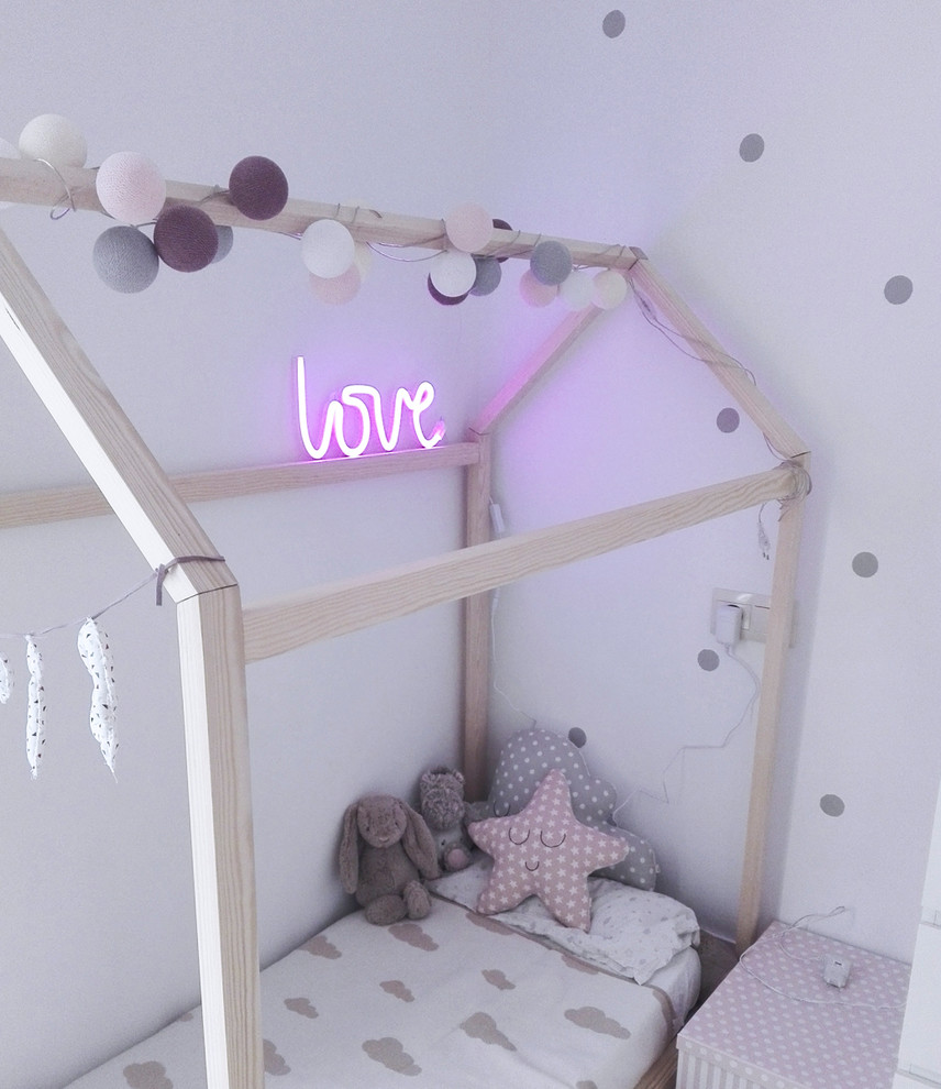 This is an example of a small scandinavian kids' bedroom in Valencia.