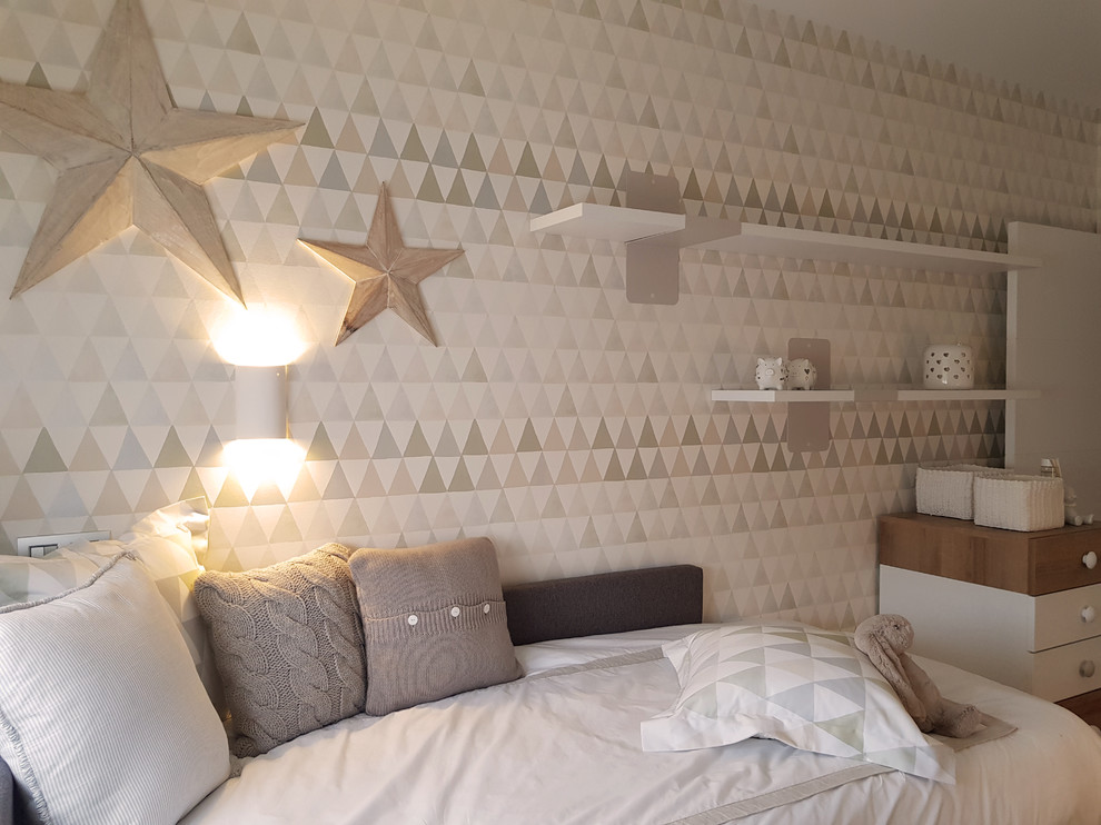 Inspiration för minimalistiska småbarnsrum kombinerat med sovrum