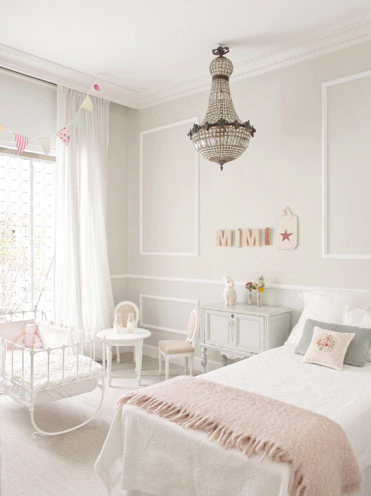マドリードにある高級な中くらいなトランジショナルスタイルのおしゃれな子供の寝室の写真