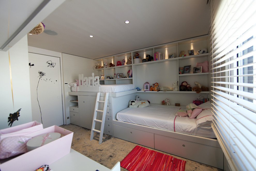 Пример оригинального дизайна: детская среднего размера в стиле неоклассика (современная классика) с спальным местом и белыми стенами для ребенка от 4 до 10 лет, девочки