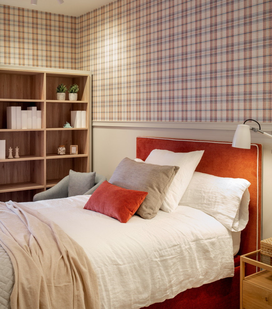 Idéer för att renovera ett mellanstort vintage könsneutralt tonårsrum kombinerat med sovrum, med röda väggar, laminatgolv och brunt golv