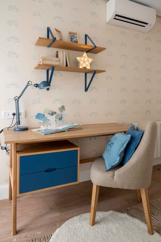 This is an example of a large traditional kids' bedroom for boys in Bilbao with beige walls, laminate floors and brown floors.