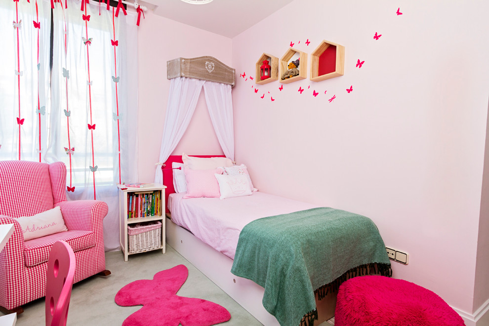 Inspiration for a medium sized traditional children’s room for girls in Madrid with pink walls and carpet.