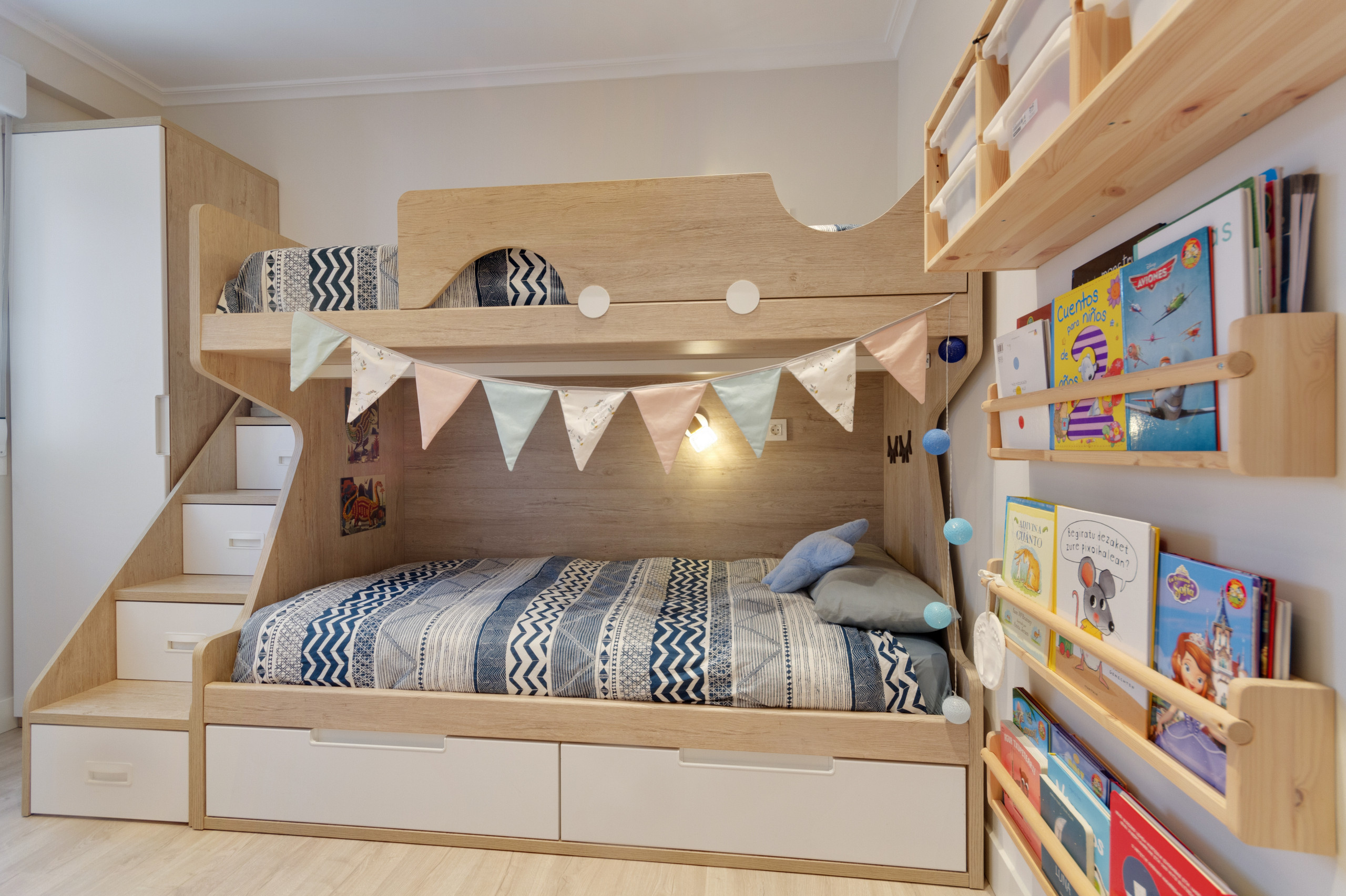 Ideas para dormitorios infantiles | Fotos de dormitorios infantiles con  suelo de madera clara - Julio 2023 | Houzz ES