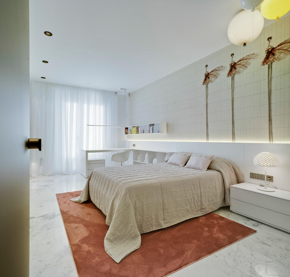 Idéer för ett modernt barnrum kombinerat med sovrum, med vitt golv