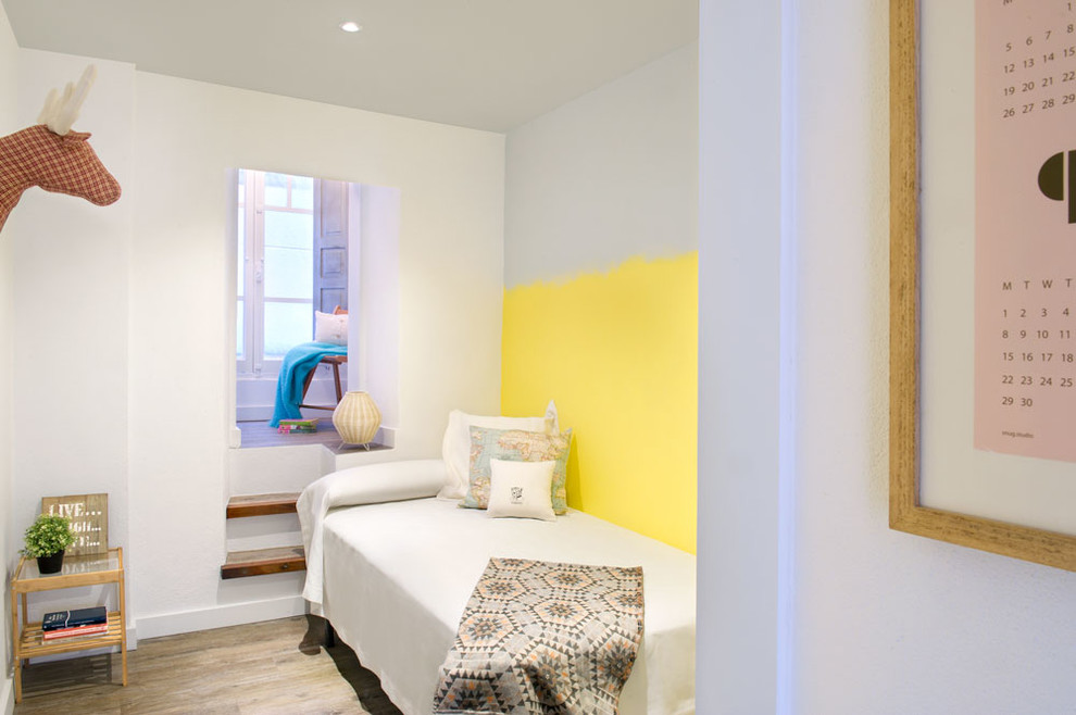 マドリードにあるトランジショナルスタイルのおしゃれな寝室のインテリア
