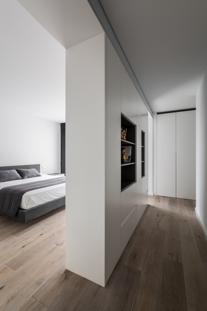 Inspiration for a modern bedroom in Valencia.