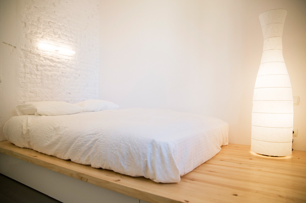 Idéer för små minimalistiska sovrum, med vita väggar