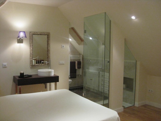 Baño integrado en dormitorio - Contemporáneo - Dormitorio - Madrid - de  Almudena Madrid Interiorismo | Houzz