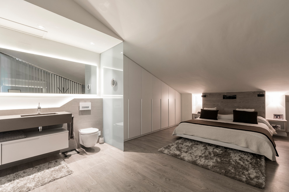 Inspiration for a contemporary bedroom in Barcelona.