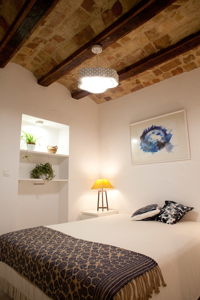 バレンシアにあるおしゃれな寝室のレイアウト