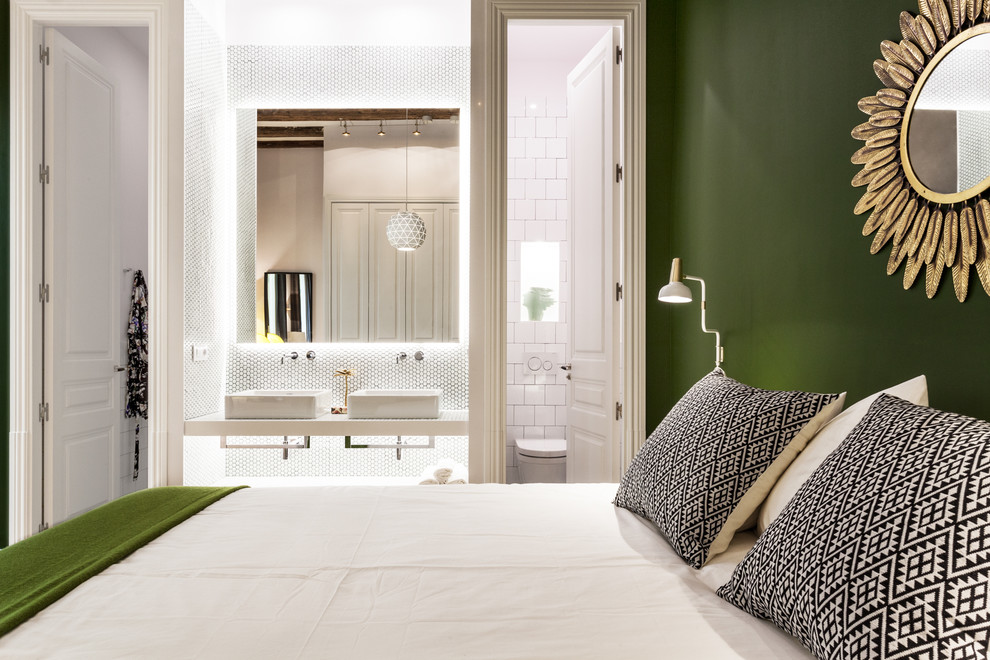 Inspiration for a large contemporary bedroom remodel in Barcelona