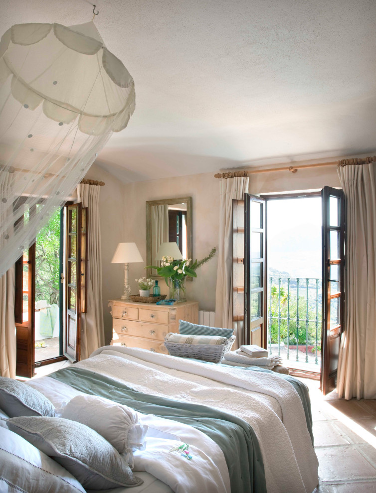 Mediterranean bedroom in Madrid.