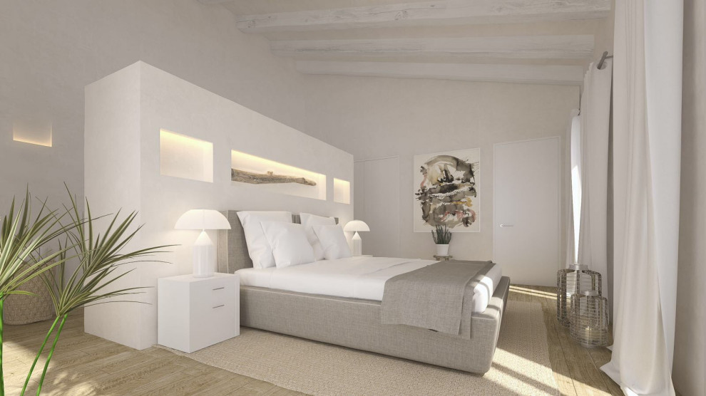 Großes Mediterranes Hauptschlafzimmer ohne Kamin mit weißer Wandfarbe, braunem Holzboden, braunem Boden und freigelegten Dachbalken in Palma de Mallorca