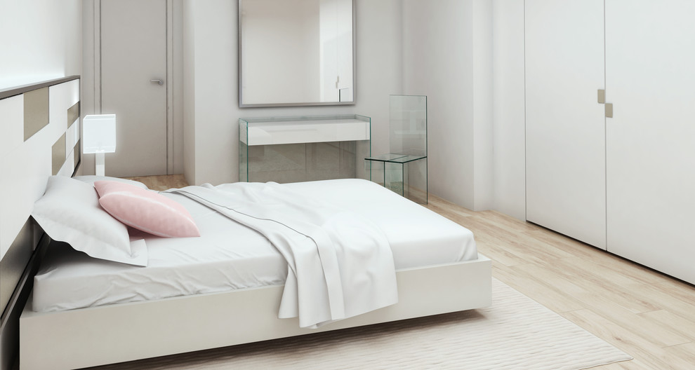 Imagen de dormitorio principal minimalista grande con paredes beige, suelo de madera clara y suelo beige