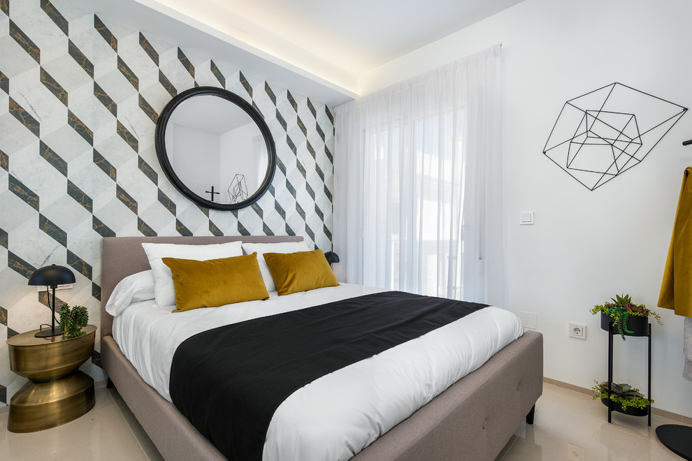 Modelo de dormitorio actual con paredes blancas y suelo beige