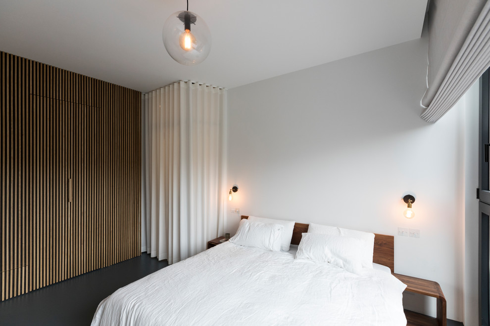 This is an example of a contemporary bedroom in Amsterdam.