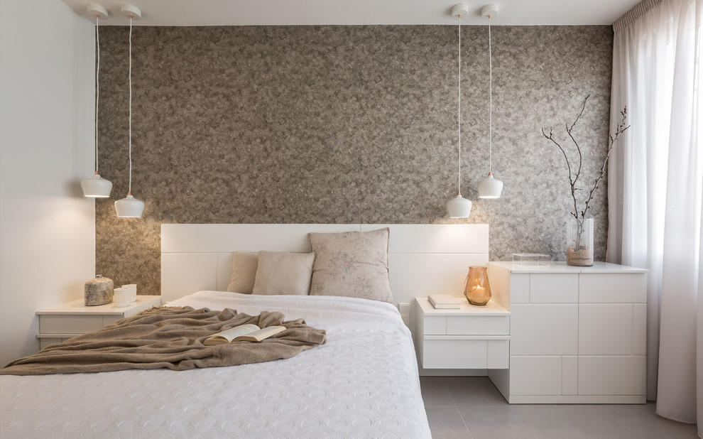 Ejemplo de dormitorio principal nórdico de tamaño medio sin chimenea con paredes multicolor y suelo de baldosas de cerámica
