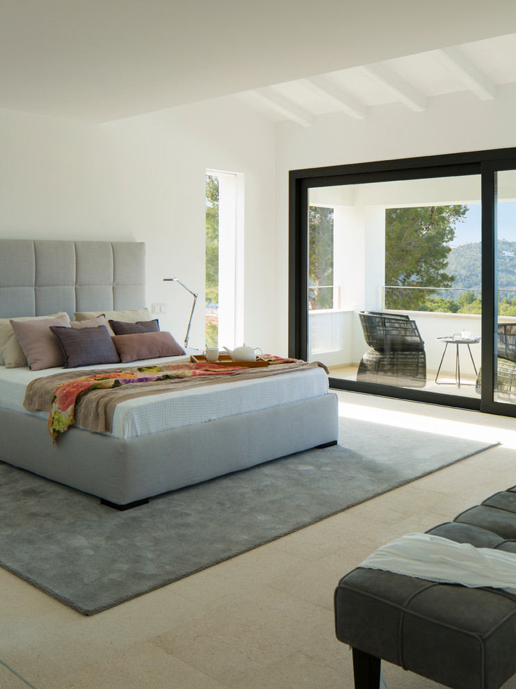 Inspiration for a contemporary bedroom in Palma de Mallorca.