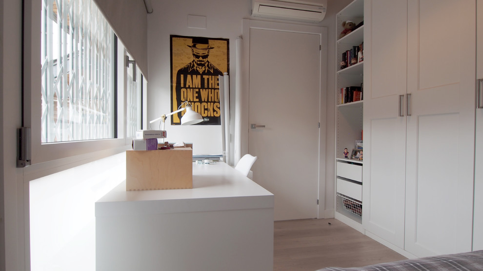 Medium sized modern bedroom in Barcelona with white walls, medium hardwood flooring and beige floors.