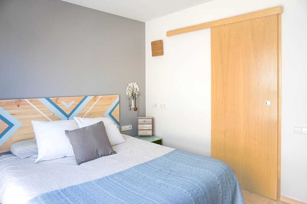 バルセロナにある北欧スタイルのおしゃれな寝室のインテリア