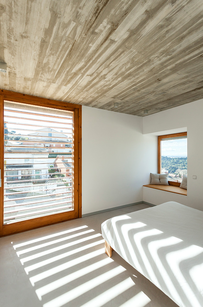 This is an example of a contemporary bedroom in Barcelona.